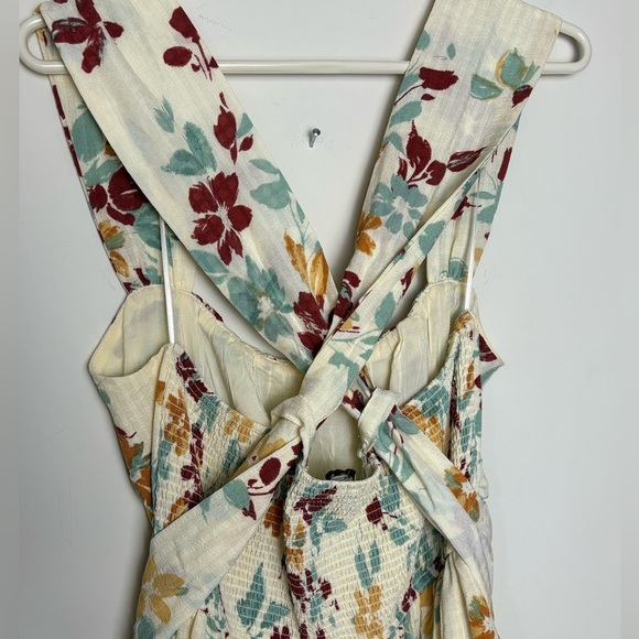 Moon River Backless Floral Dress with Pockets. Size M - Picture 7 of 12